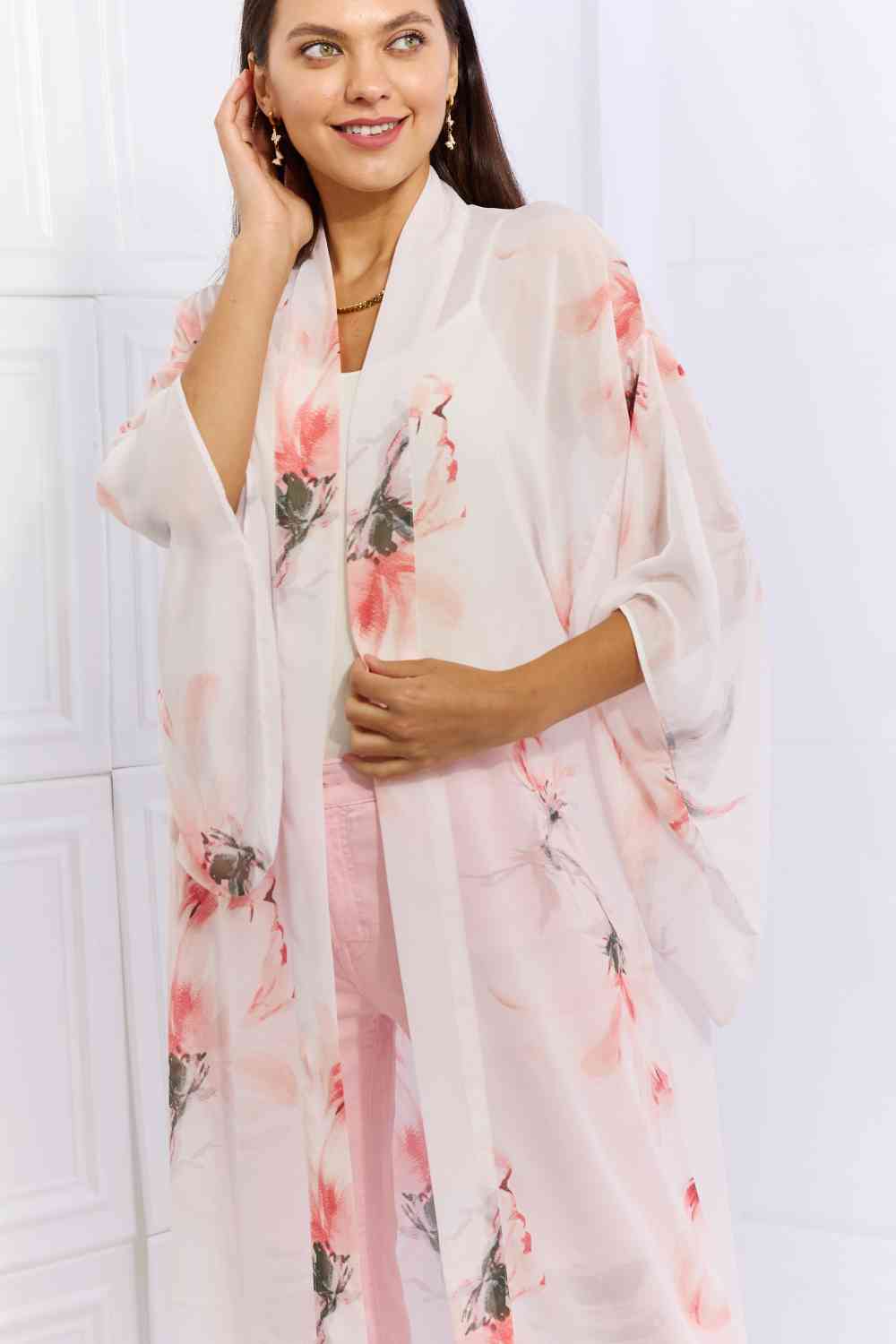 Cárdigan tipo kimono de gasa floral Pick Me de OneTheLand