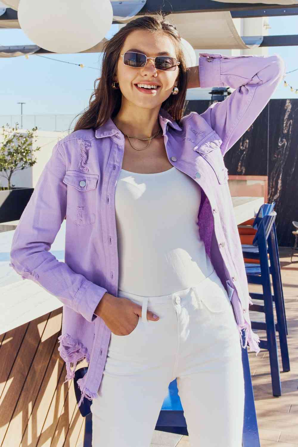 Chaqueta vaquera desgastada con botones de tamaño completo de American Bazi en color lavanda