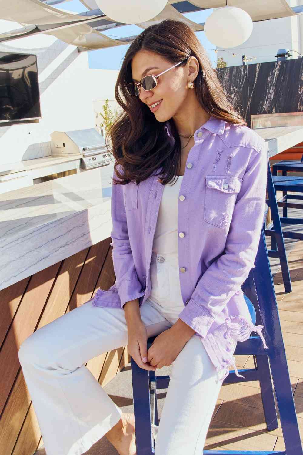 Chaqueta vaquera desgastada con botones de tamaño completo de American Bazi en color lavanda