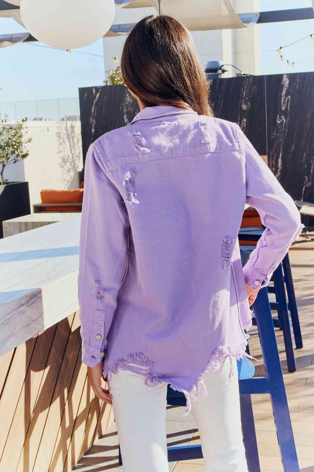 Chaqueta vaquera desgastada con botones de tamaño completo de American Bazi en color lavanda