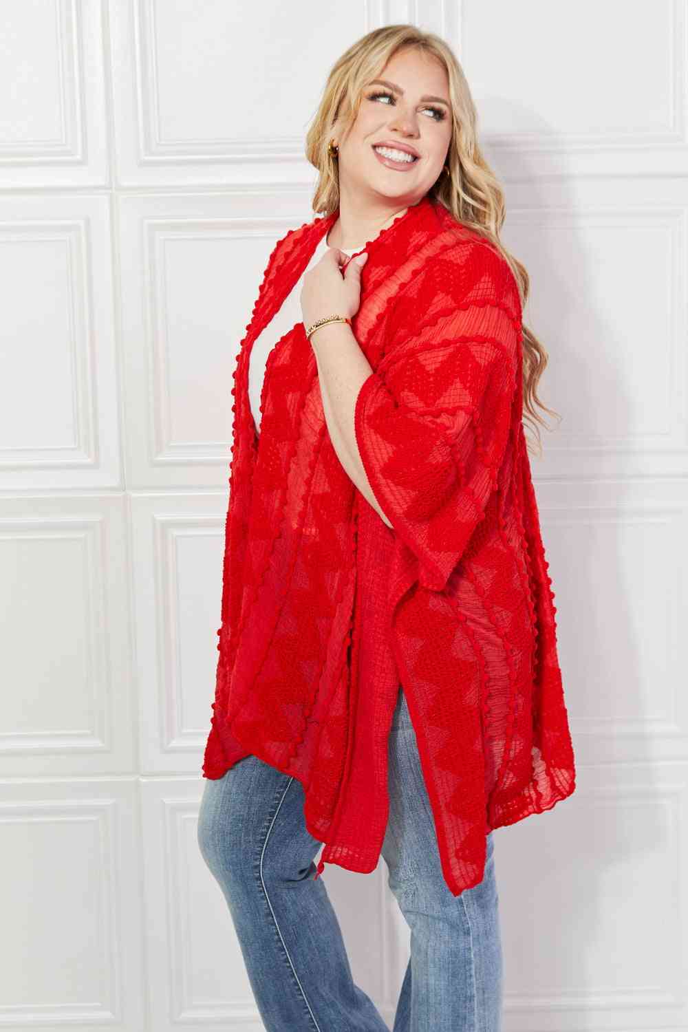 Cárdigan tipo poncho asimétrico con pompones en rojo de Justin Taylor