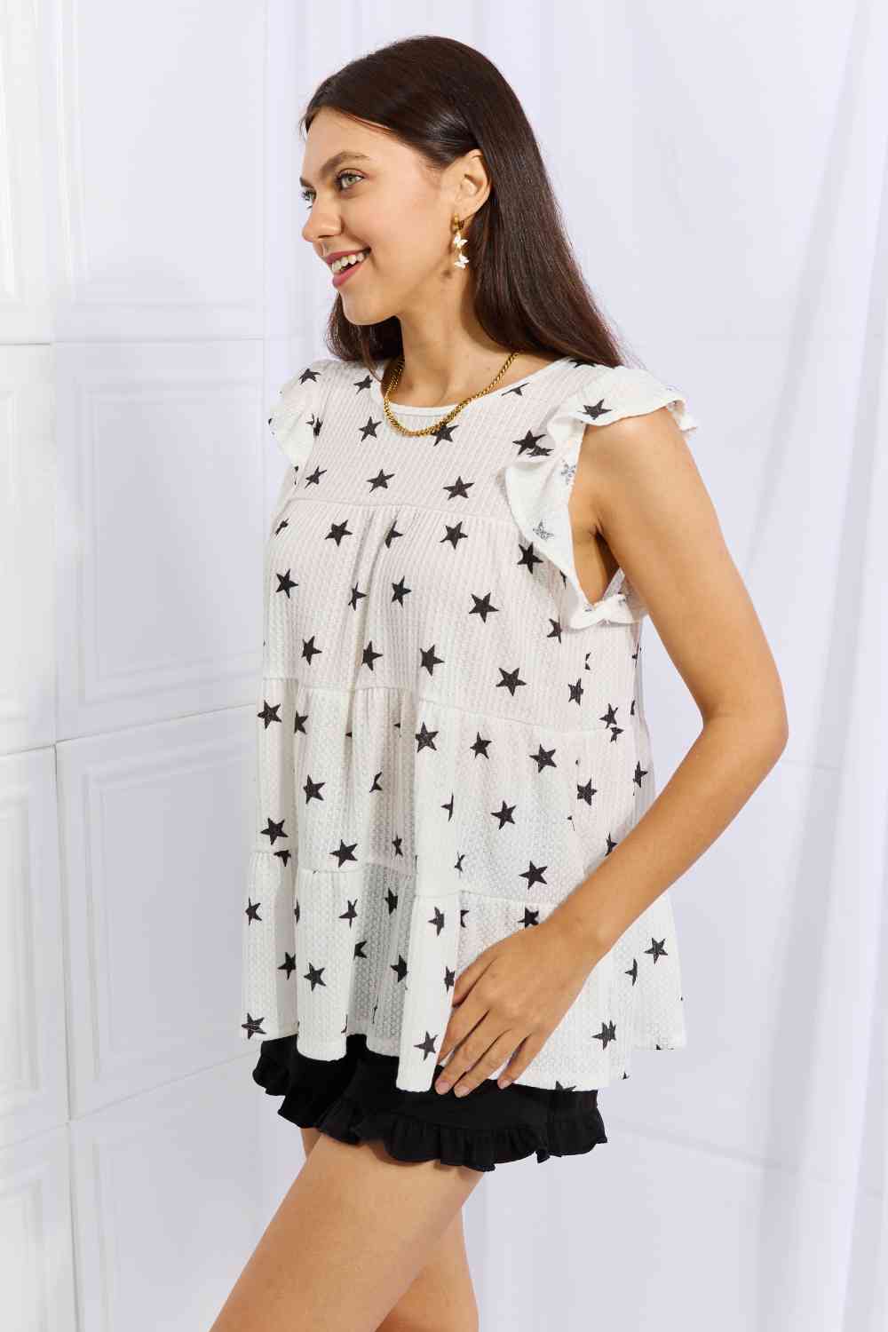 Top con estampado de estrellas y mangas de mariposa de tamaño completo brillante Heimish Shine